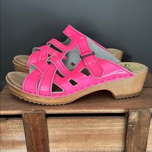 Svens Vollsjo Bright Pink Women's clogs made in Sweden Like New size 39